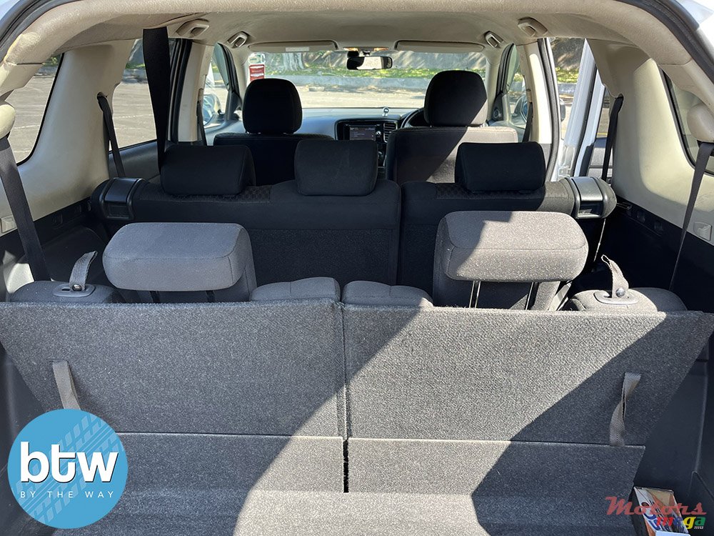 2014' Mitsubishi Outlander photo #5