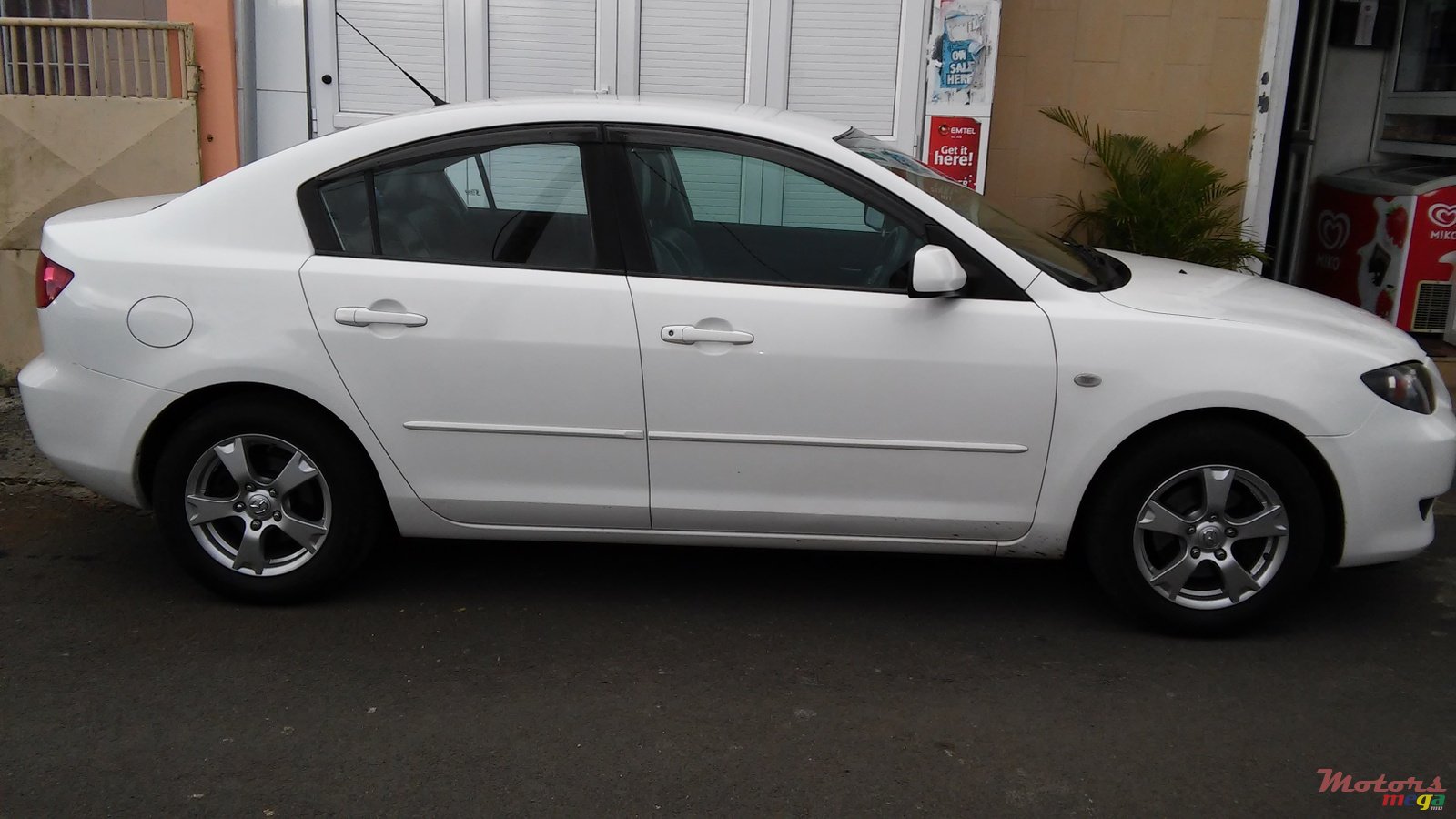 2004' Mazda 3 photo #1