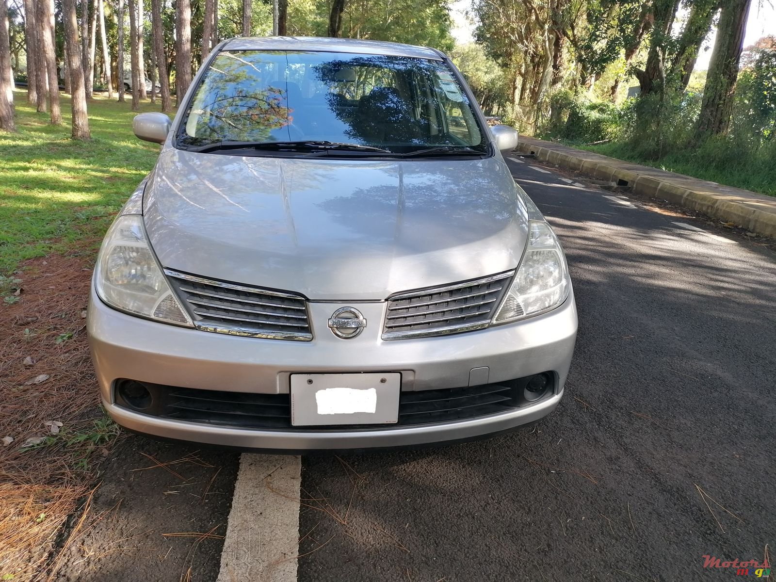 2005' Nissan Tiida photo #1