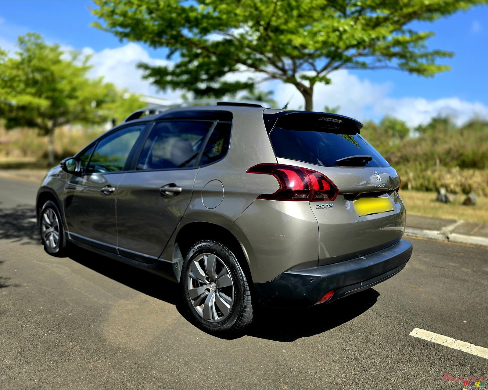 2016' Peugeot 2008 1.2 Turbo photo #2