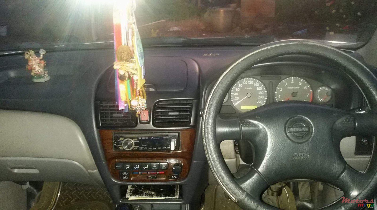 2001' Nissan Sunny photo #3