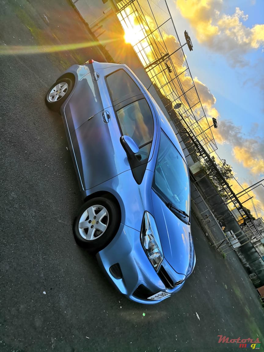 2011' Toyota Vitz 1320cc photo #1