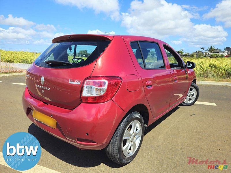 2015' Renault Sandero photo #3