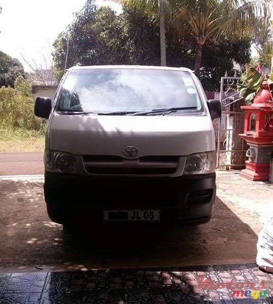 2005' Toyota HiAce photo #1