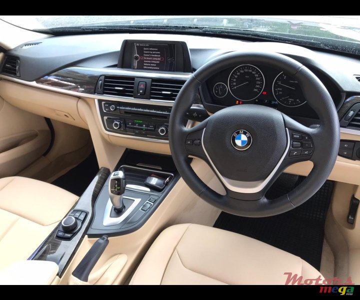2013' BMW 3 Series Sedan photo #4