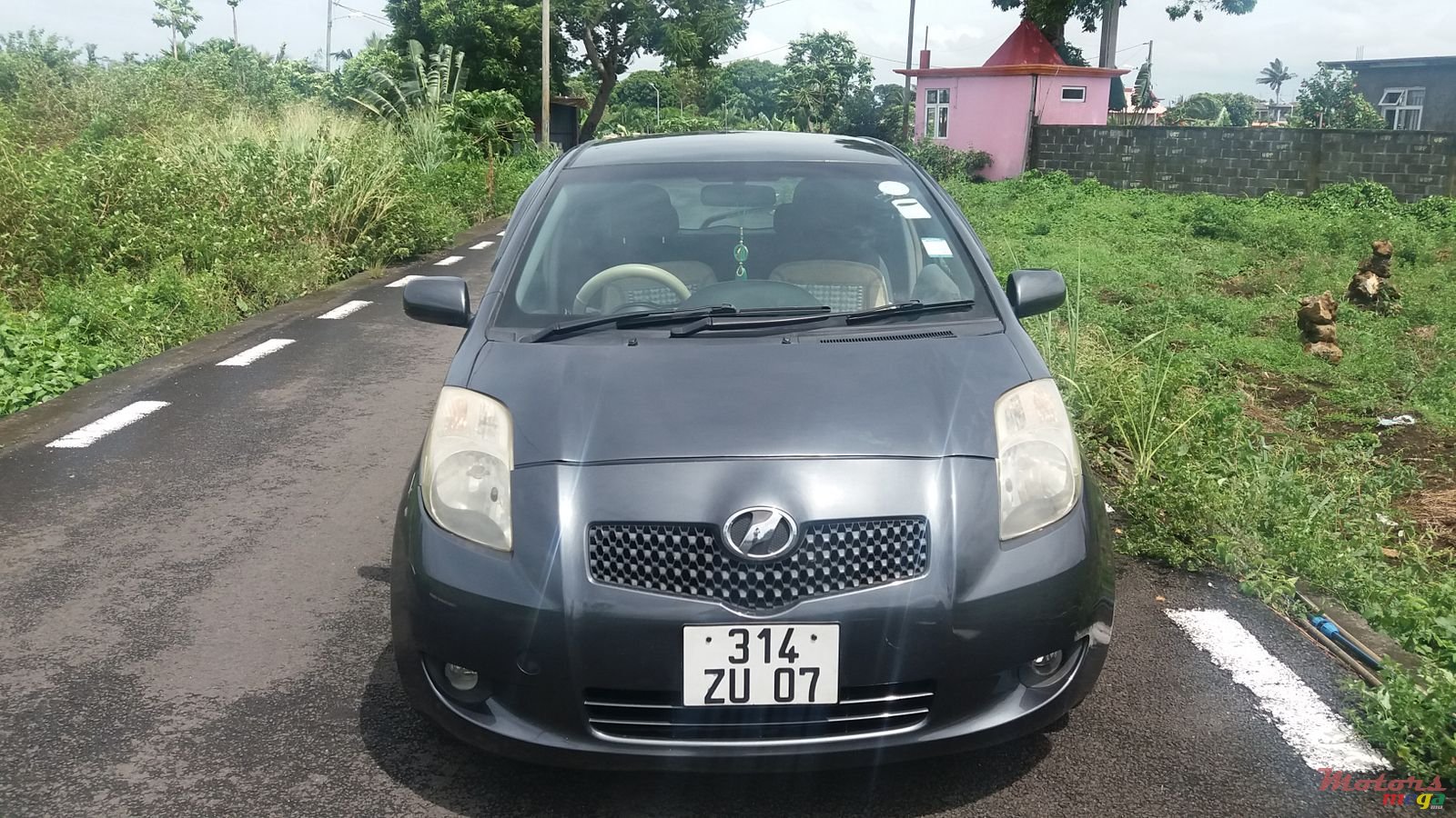 2007' Toyota Vitz photo #2