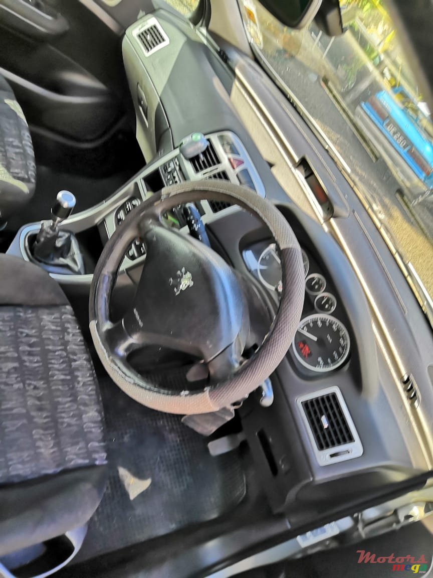 2005' Peugeot 307 photo #1