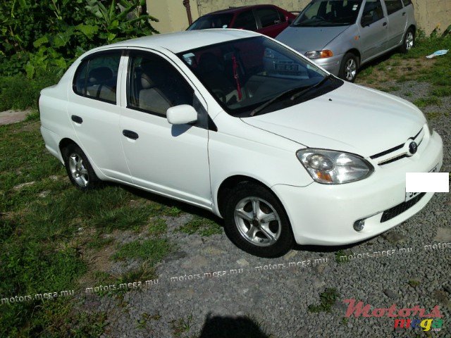 2002' Toyota platz photo #2