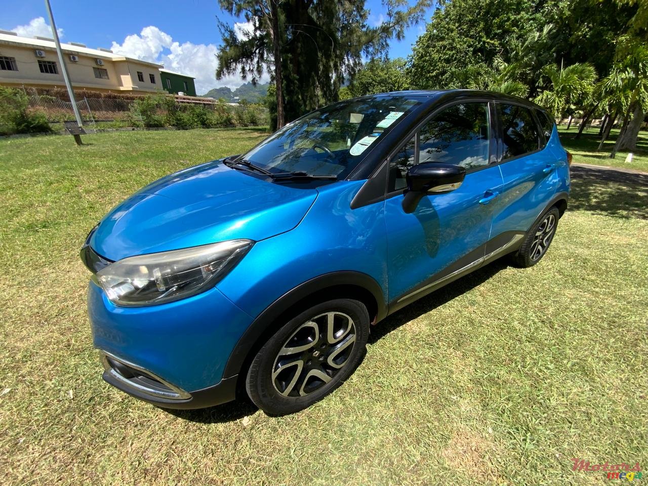 2015' Renault Captur photo #2