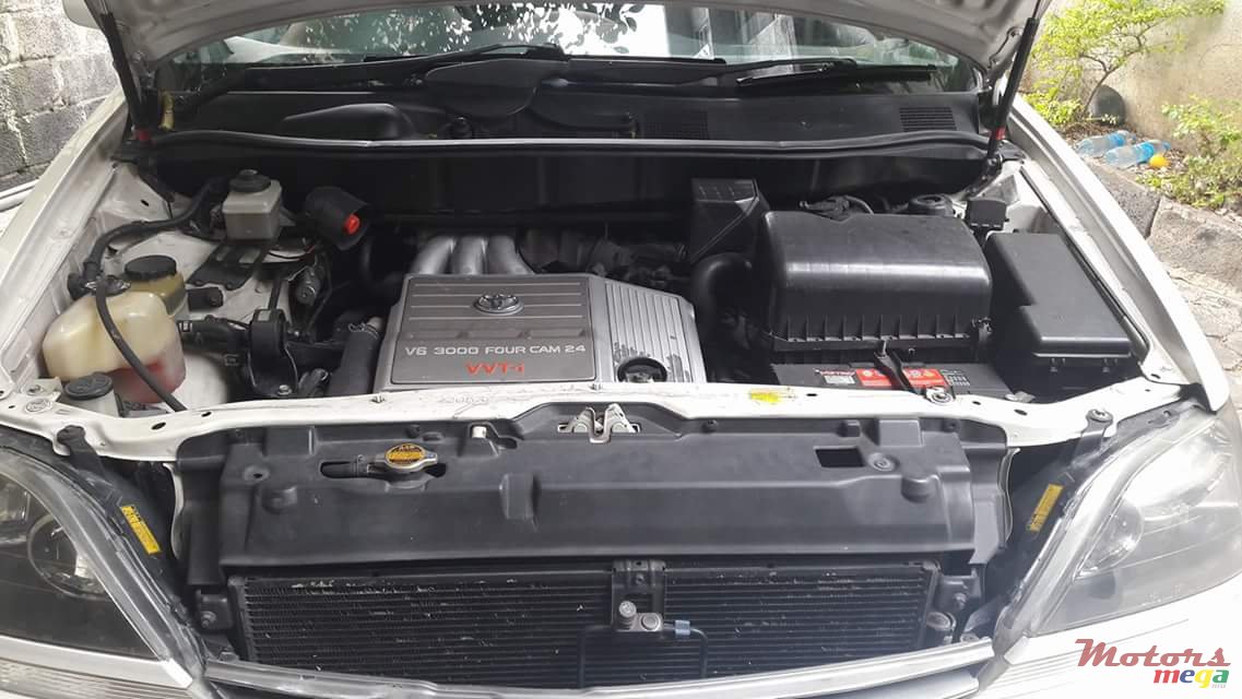 1998' Toyota Harrier photo #7