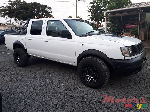 2002' Nissan Pickup 4x4 photo #1