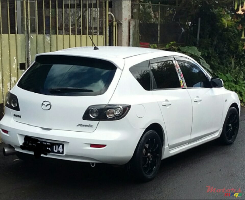2004' Mazda 3 hatchback photo #1