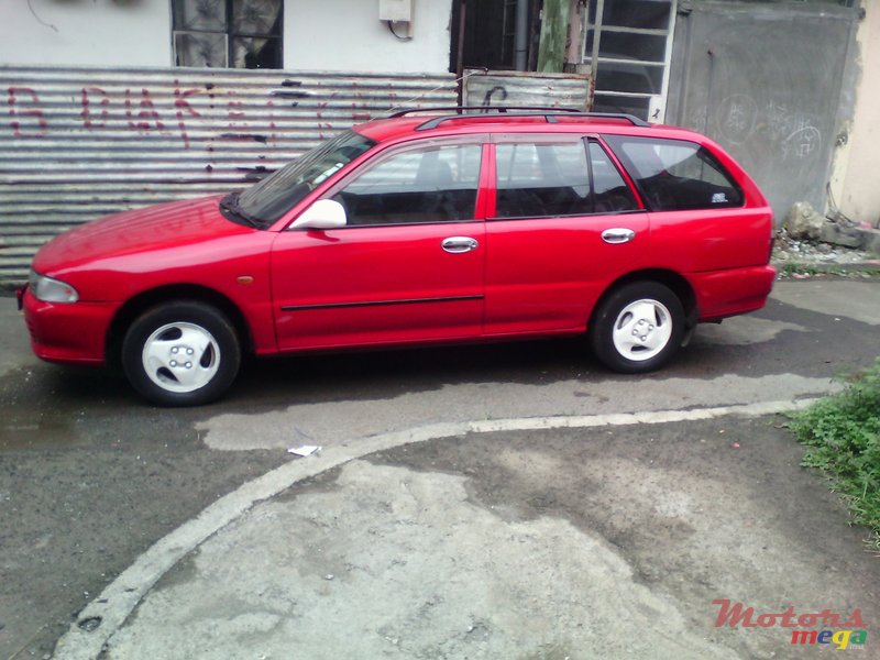 1992' Mitsubishi Lancer photo #1