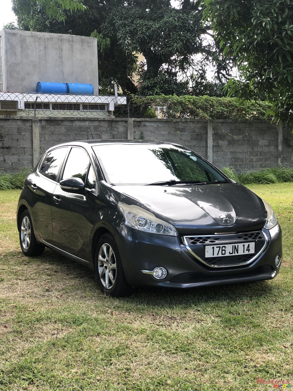 2014' Peugeot 208 1.4 HDI photo #1