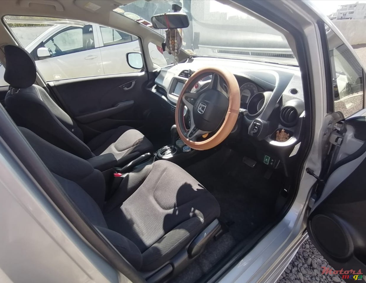 2011' Honda Fit Hybrid photo #2