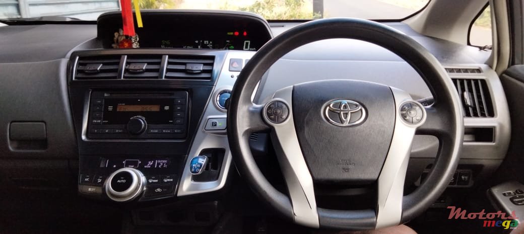 2014' Toyota Prius photo #5