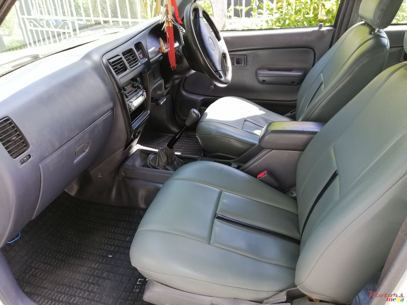 2003' Toyota Hilux photo #3