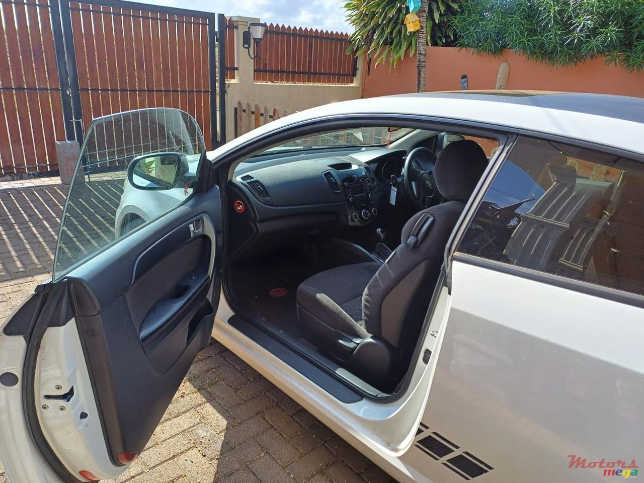 2012' Kia Cerato Koup photo #6