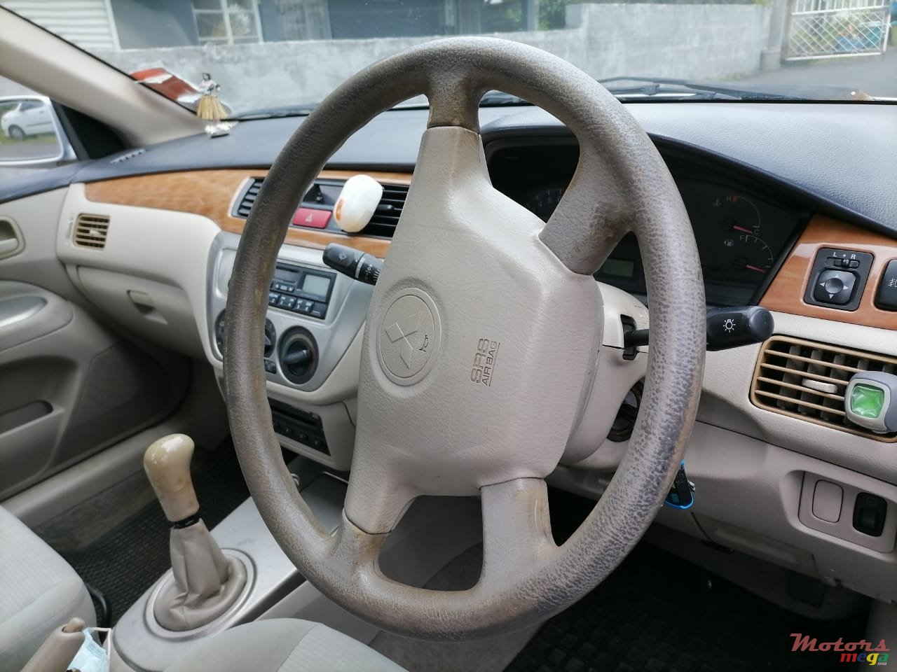 2004' Mitsubishi photo #4