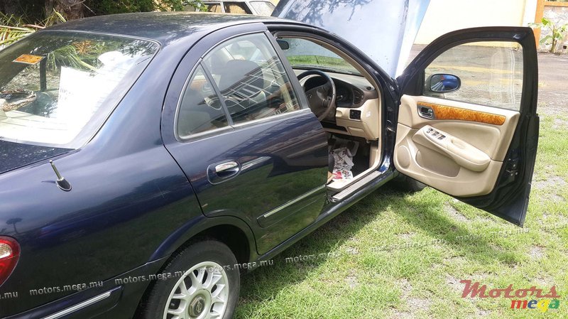 2003' Nissan Luxury Saloon photo #6