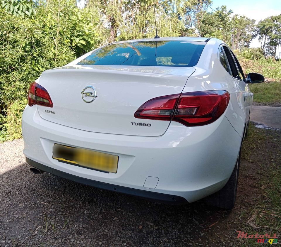 2015' Opel Astra 1.4l Automatic photo #2