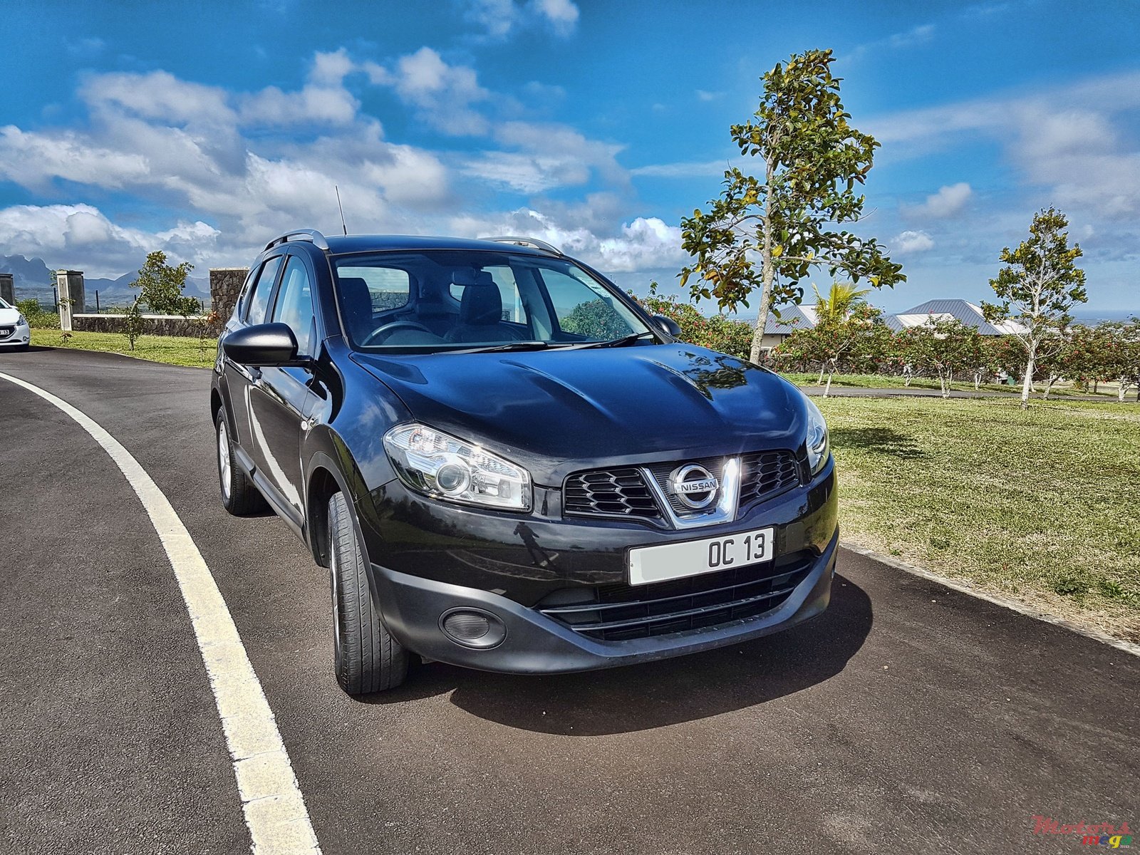 2013' Nissan Qashqai+2 photo #1
