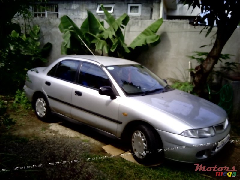 1998' Mitsubishi Carisma photo #1