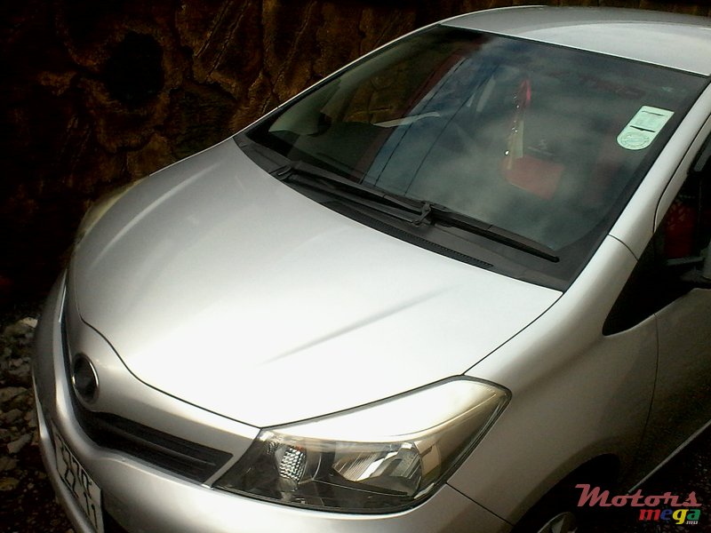 2011' Toyota Vitz photo #2