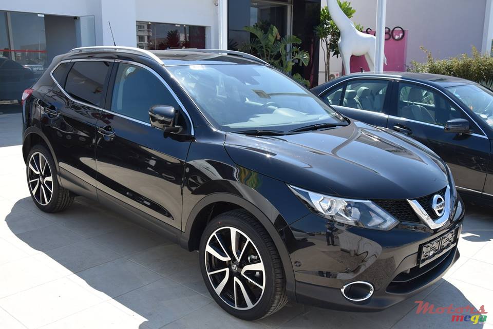 2017' Nissan Qashqai Tekna photo #2