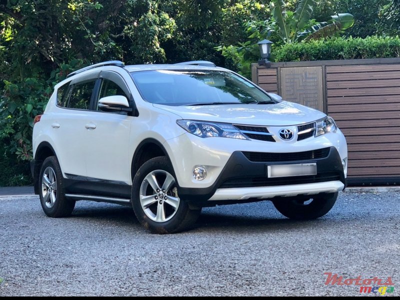 2015' Toyota RAV4 photo #1