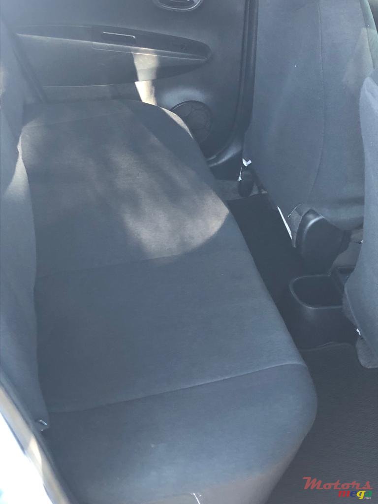 2013' Toyota Vitz photo #4