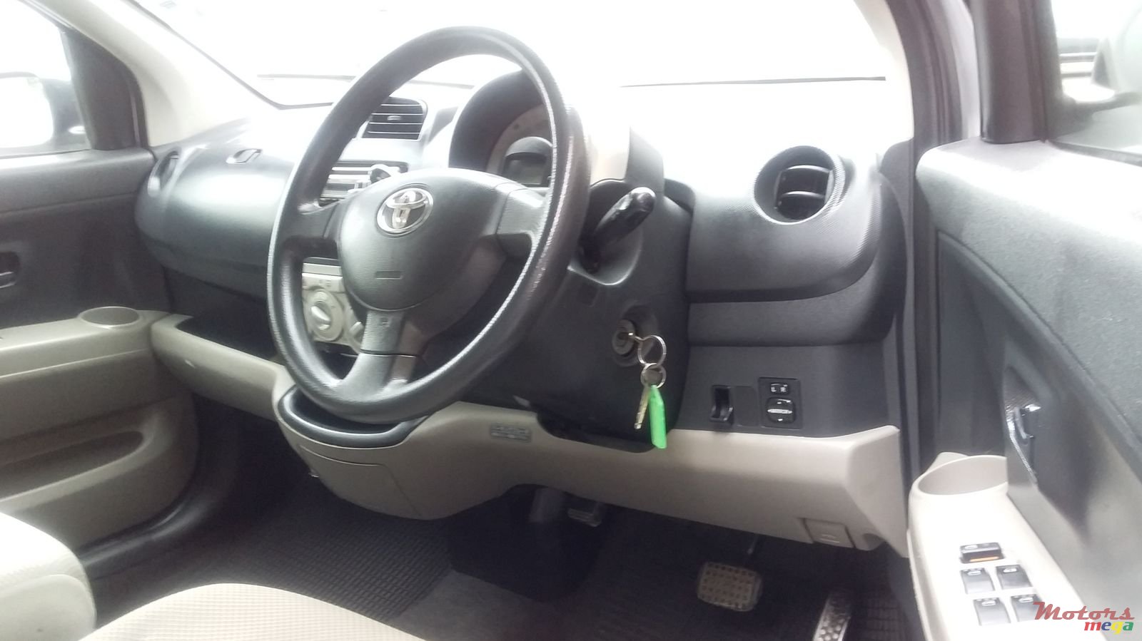 2005' Toyota Passo photo #3