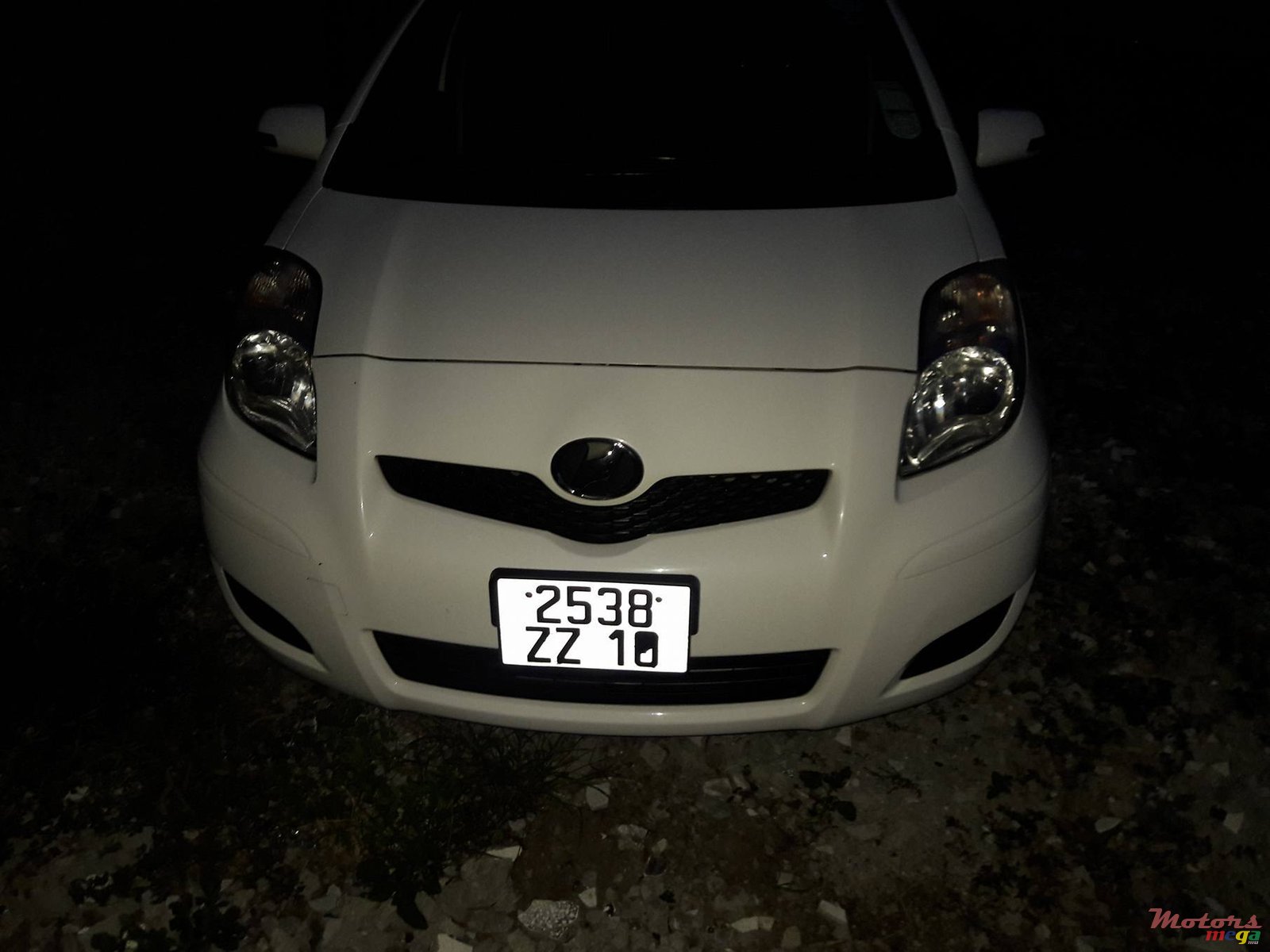 2010' Toyota Vitz photo #1
