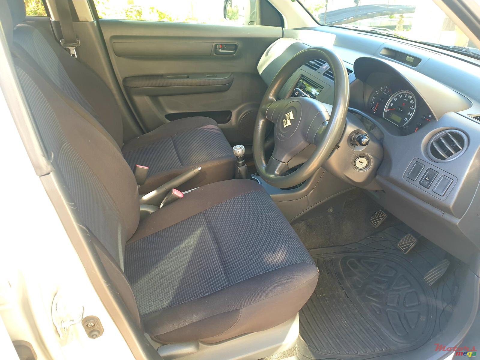 2009' Suzuki Swift photo #5