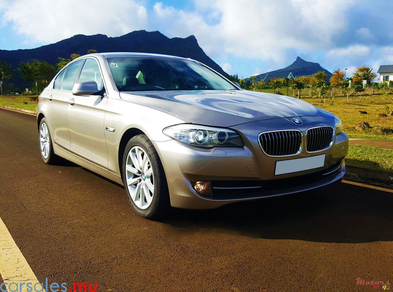 2010' BMW 528 i Luxury Line photo #2
