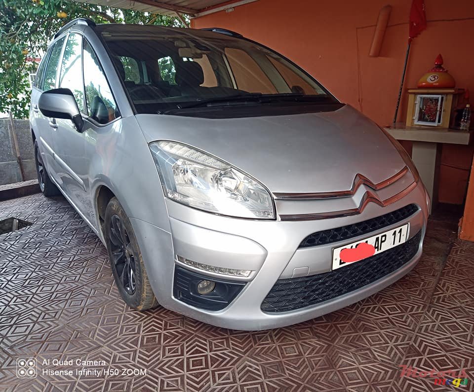 2011' Citroen C3 Picasso GRAND PICASSO photo #1