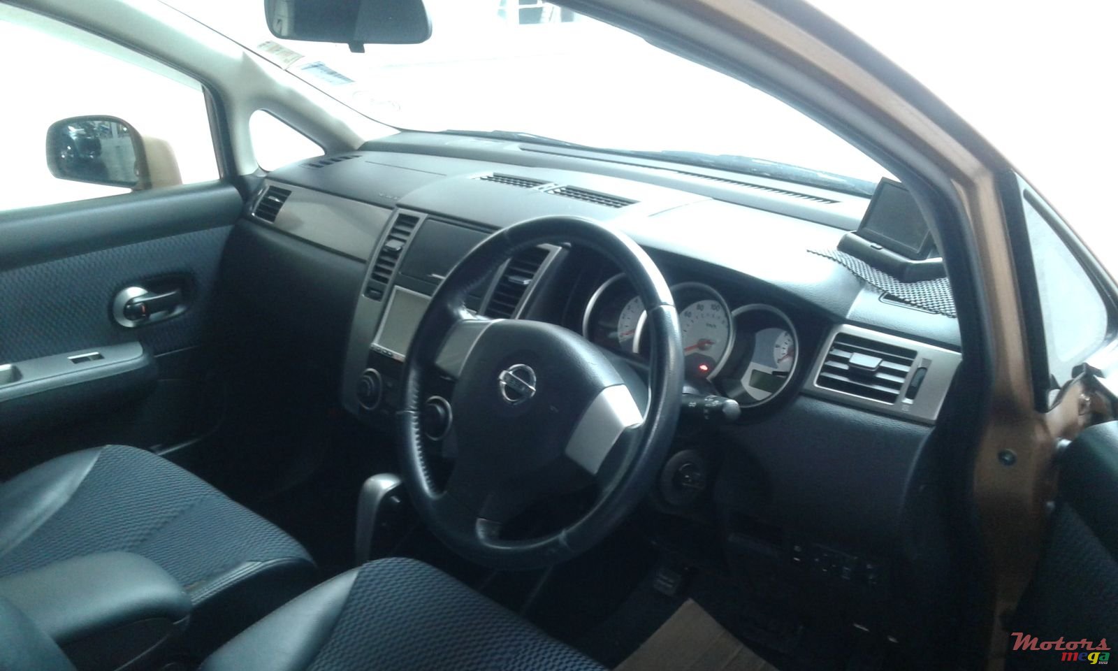 2010' Nissan Tiida photo #7