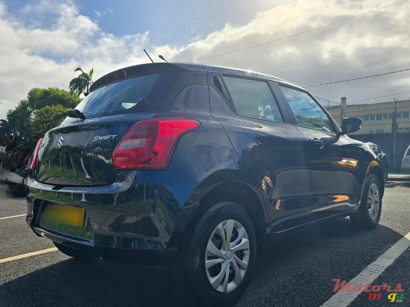 2021' Suzuki Swift photo #5
