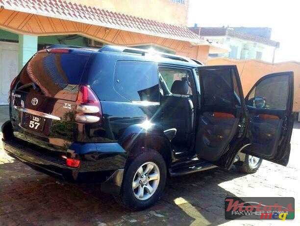 2005' Toyota Land Cruiser TX photo #1