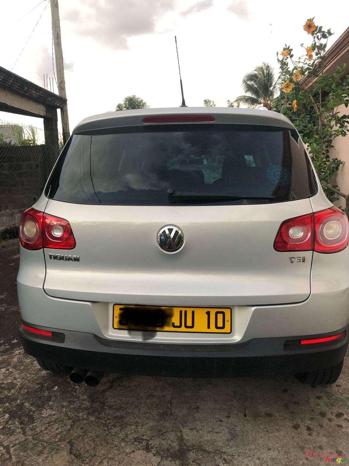 2010' Volkswagen Tiguan photo #3