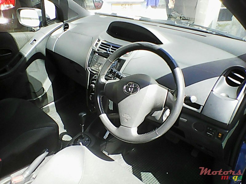 2006' Toyota Vitz RS AUTOMATIC photo #3