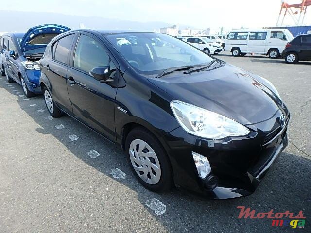 2016' Toyota Aqua photo #1