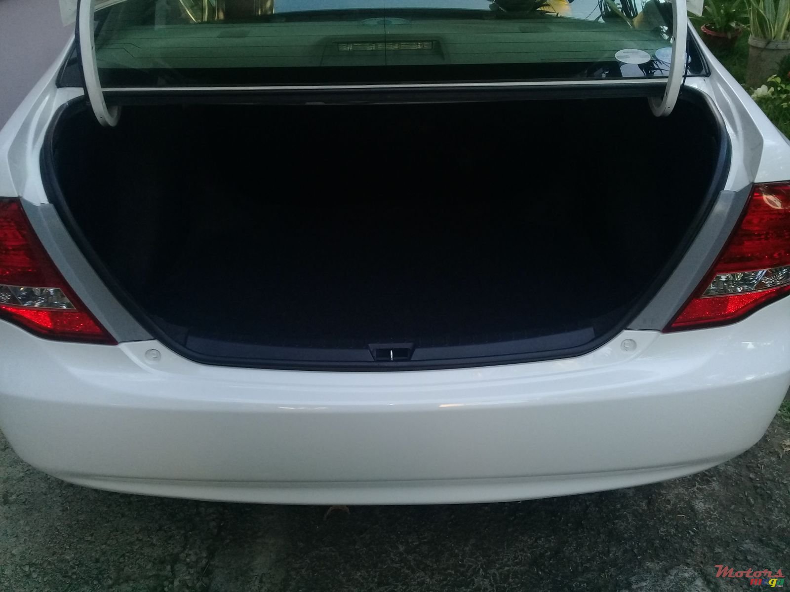 2009' Toyota Axio photo #3