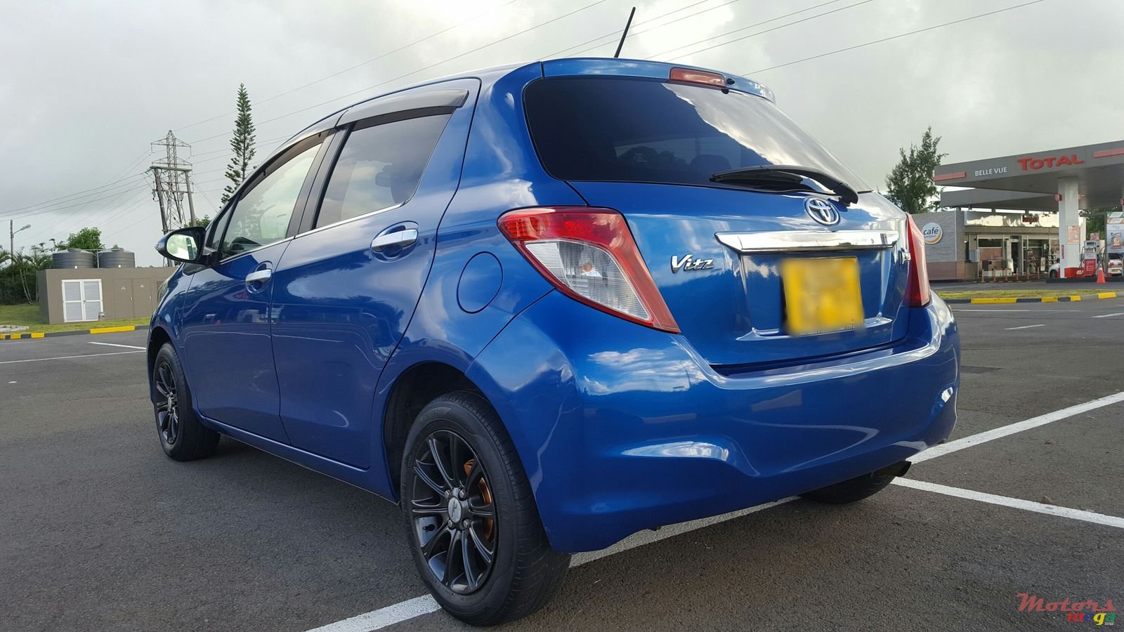 2011' Toyota Vitz photo #4