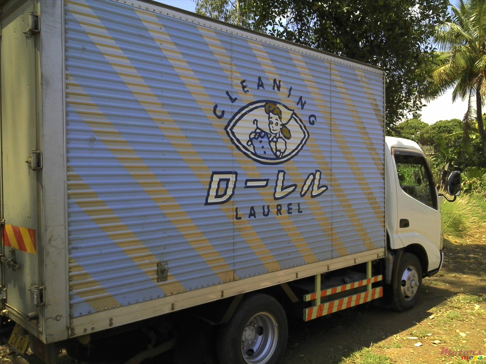 2004' Toyota photo #2