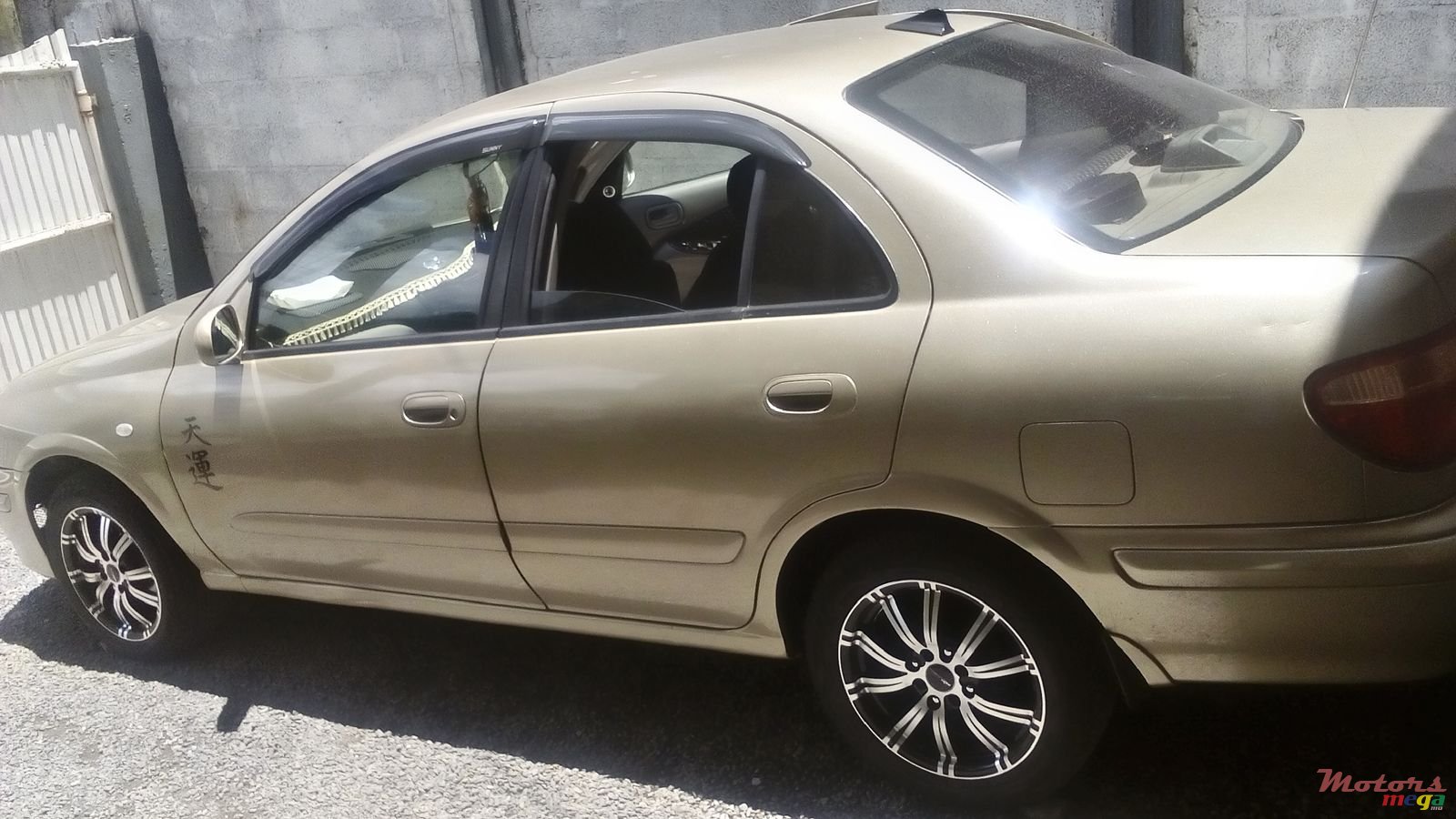 2001' Nissan Sunny photo #3