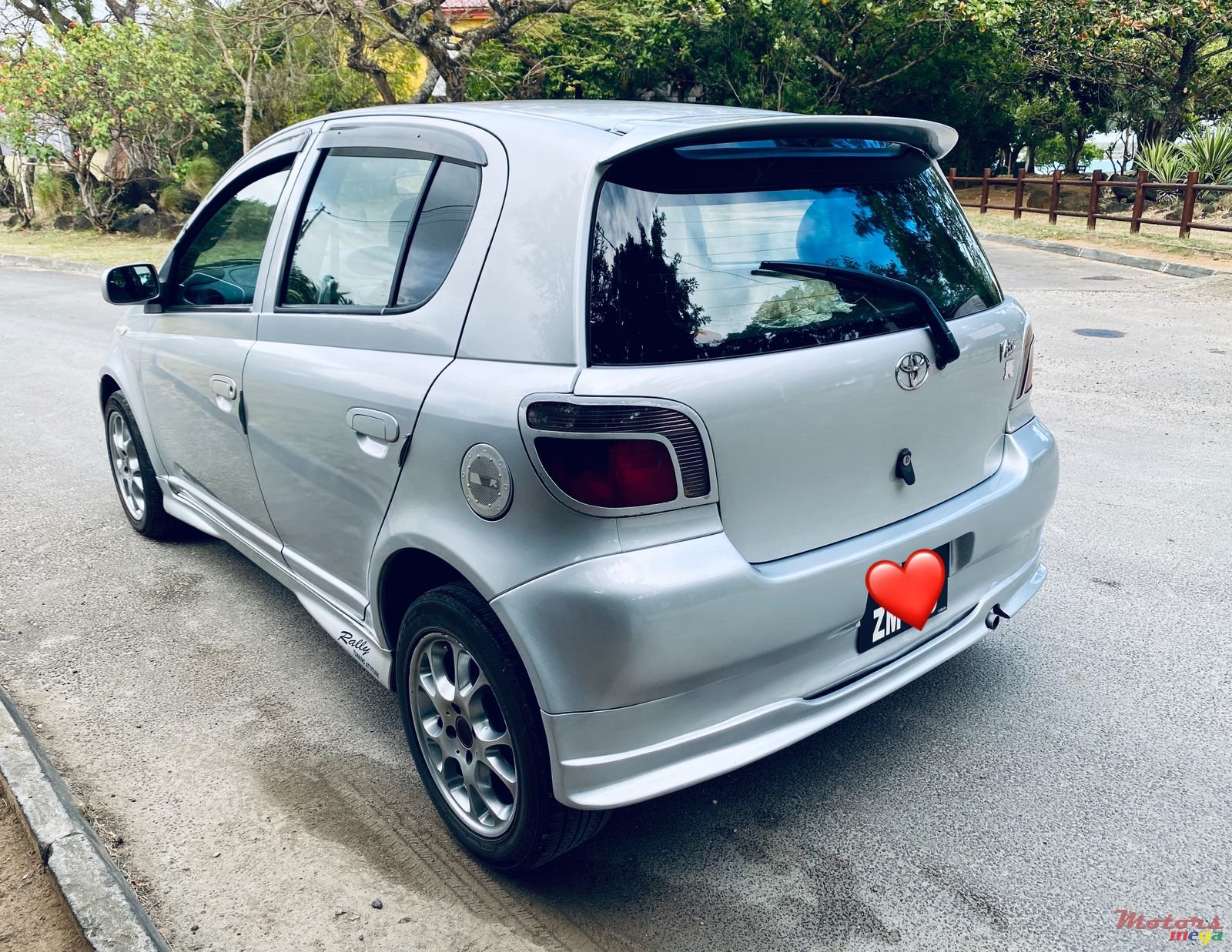 1999' Toyota Vitz photo #2