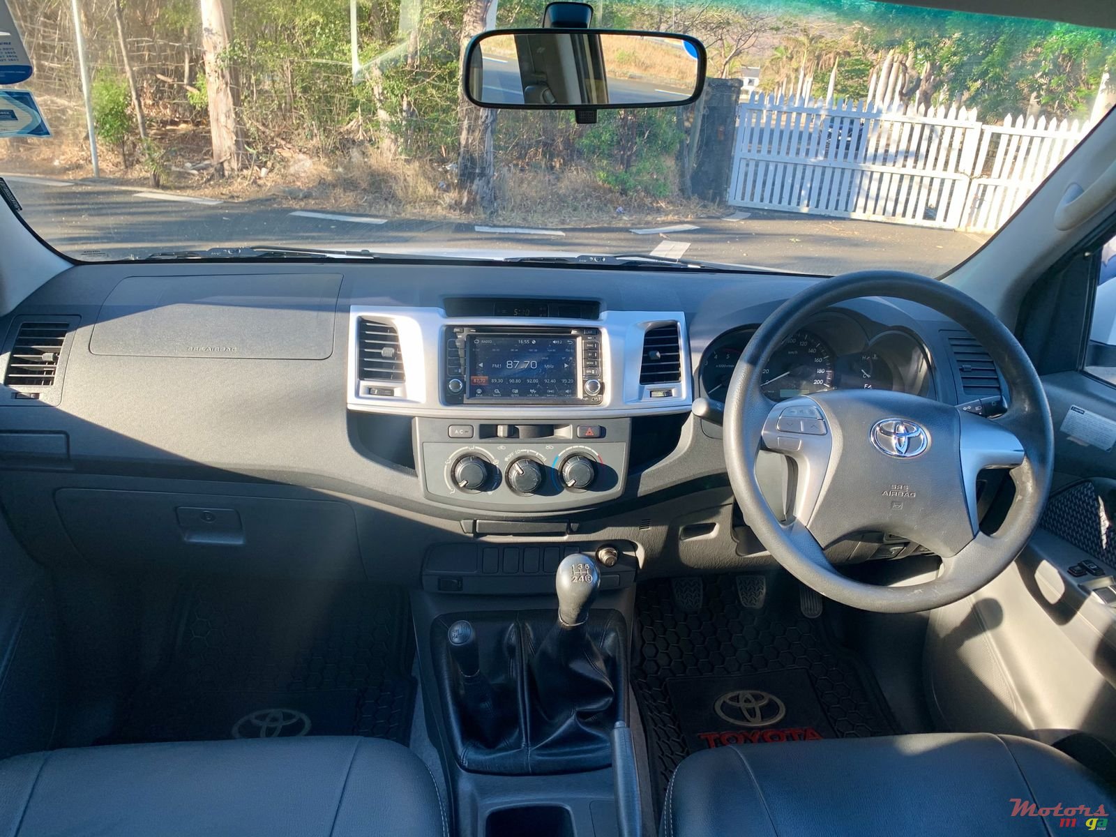 2013' Toyota Hilux 4x4 2.5 T photo #4