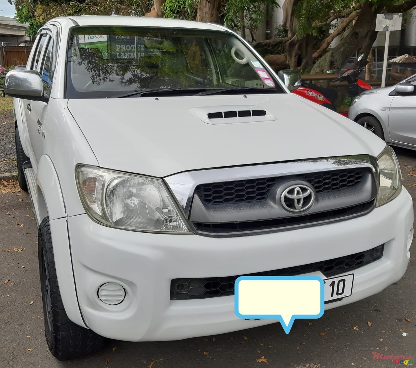 2010' Toyota Hilux photo #1