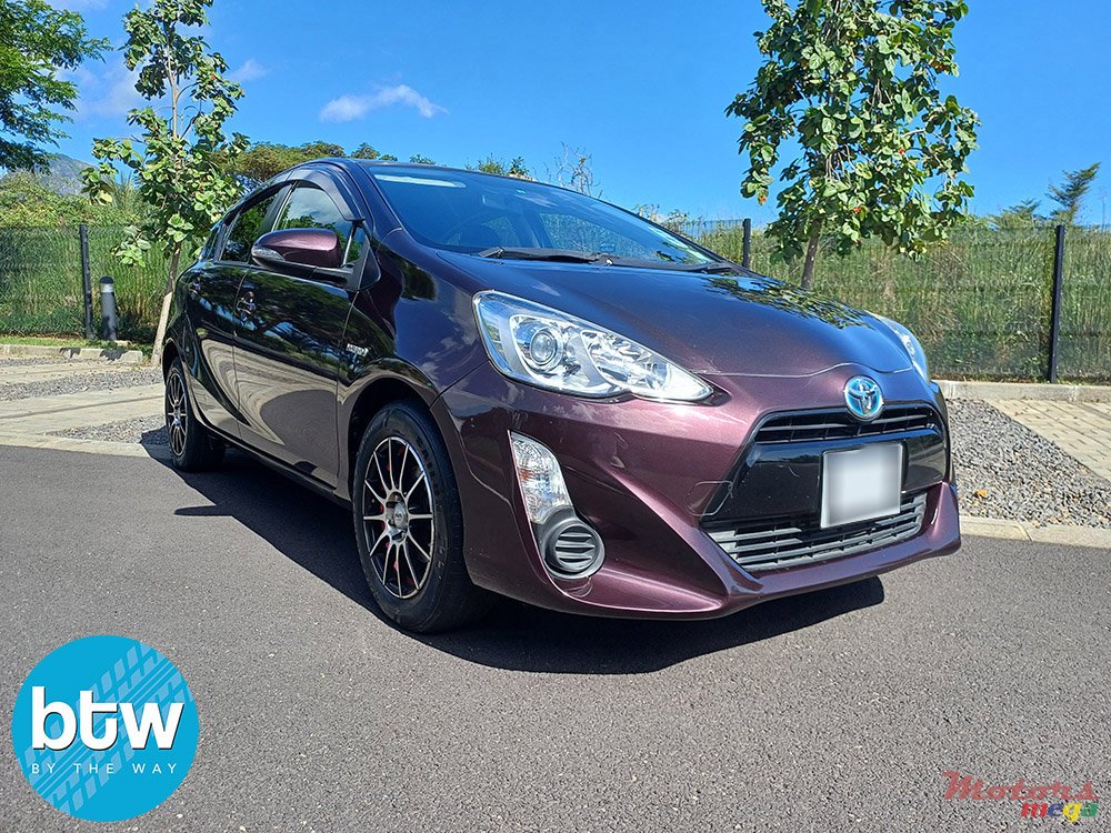 2015' Toyota Aqua photo #1